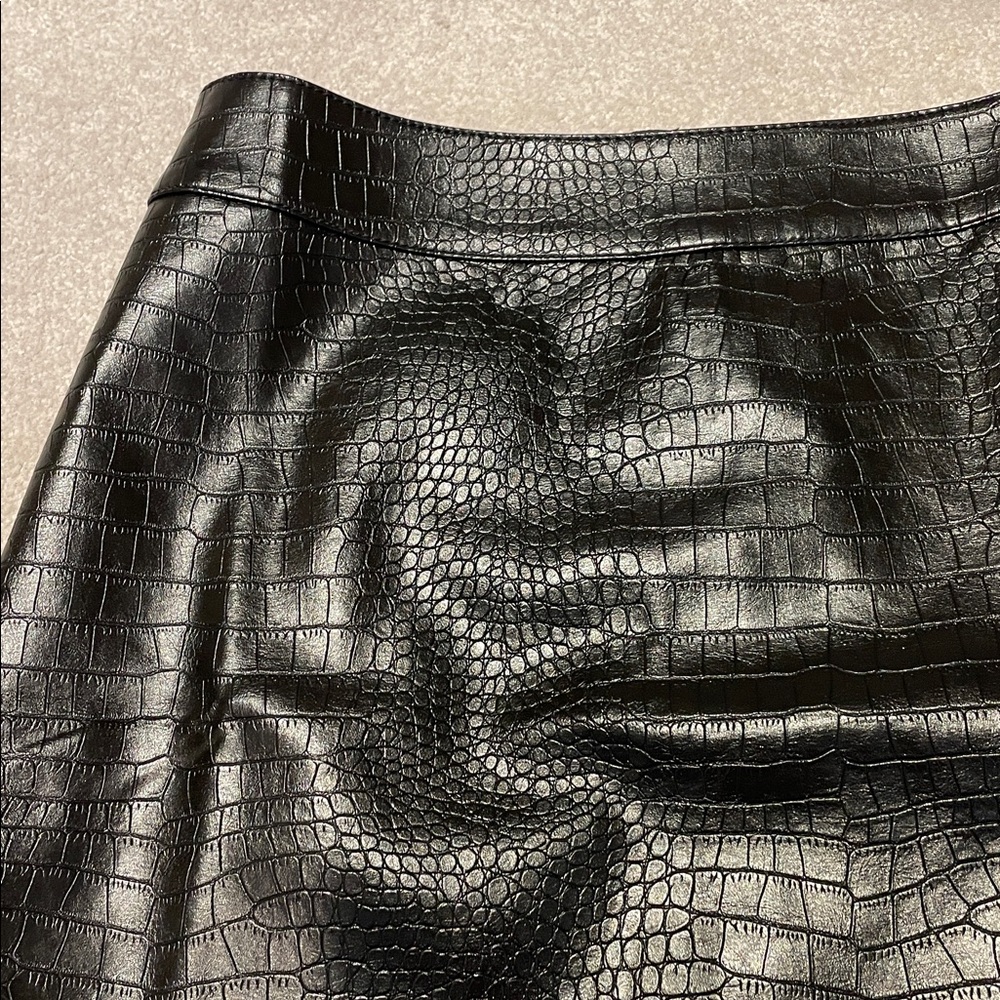 LOFT Black Croc-Embossed Mini Skirt - Picture 3 of 9